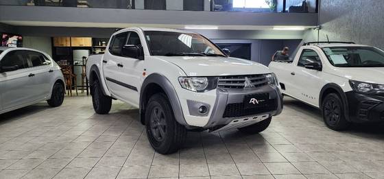 MITSUBISHI L200 OUTDOOR 2.4 4X2 CD 16V FLEX 4P MANUAL MITSUBISHI L200 OUTDOOR 2.4 4X2 CD 16V FLEX 4P MANUAL